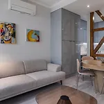 Apartment Principe Real Charm By Lovelystay